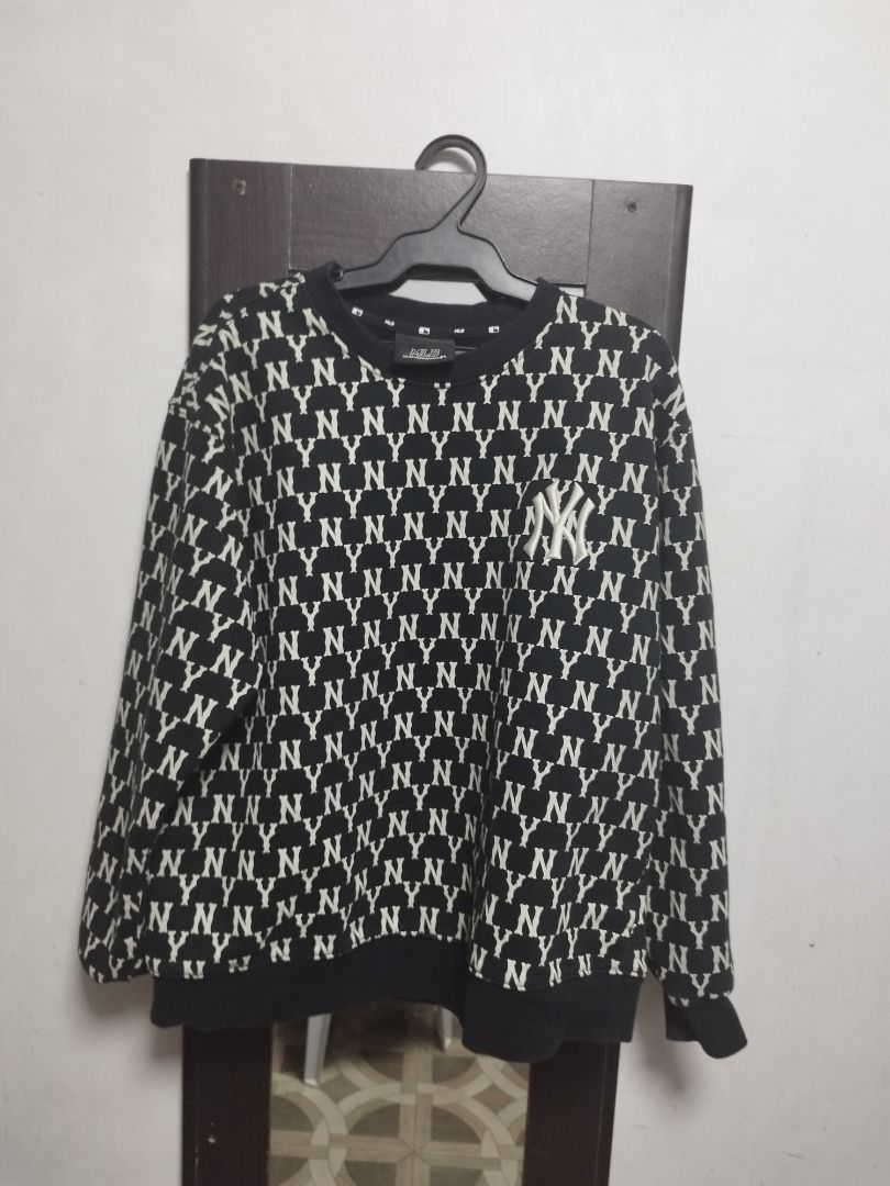 Authentic MLB New York Yankees Monogram Sweatshirt Black (Category: Coats, Jackets and Outerwear) located in Imus. Submitted by dm.pas (Listing ID 1469293028, Image 1). Description: - Official MLB New York Yankees merchandise with neck tags - Stylish black sweatshirt with all-over white monogram print - Embroidered NY logo on the chest - Authentic MLB logo patch on the back collar - Ribbed cuffs, collar, and hem for a snug fit - Condition: Brand 