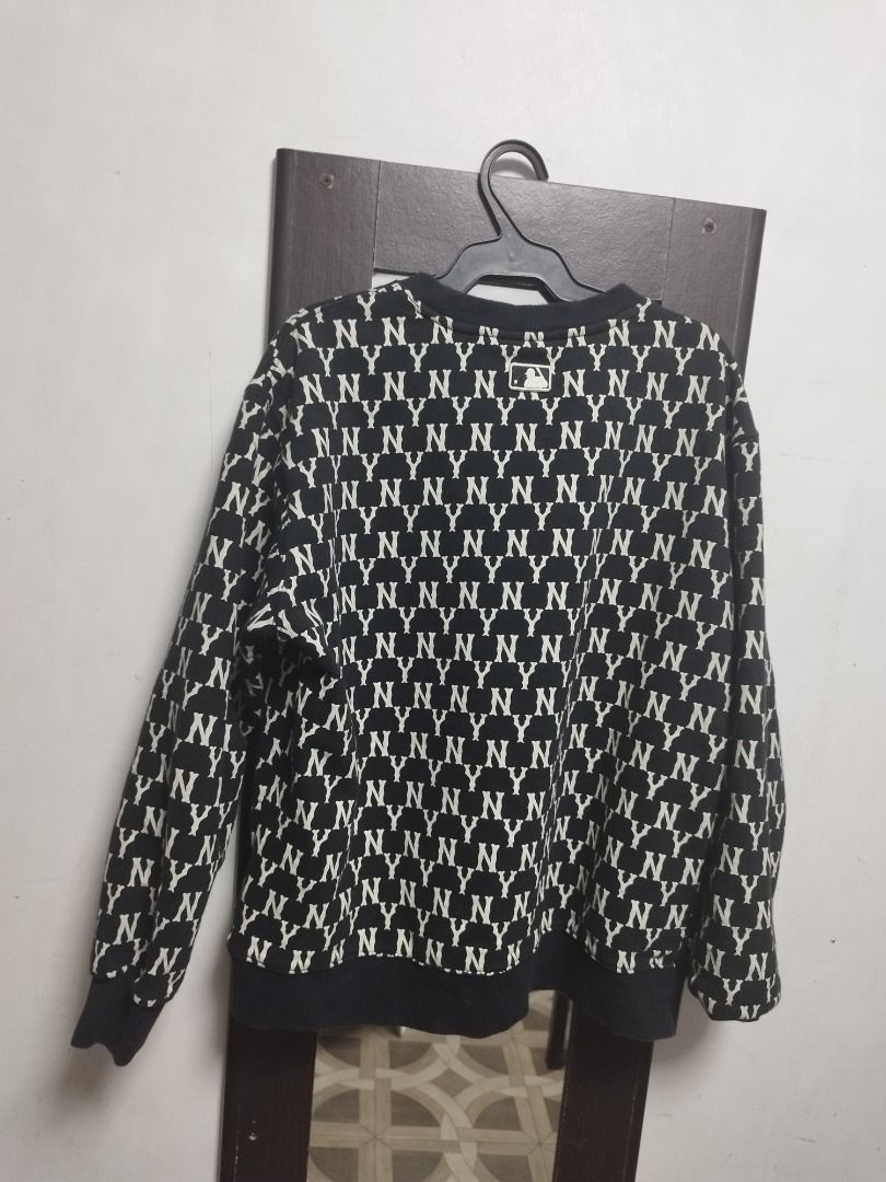 Authentic MLB New York Yankees Monogram Sweatshirt Black (Category: Coats, Jackets and Outerwear) located in Imus. Submitted by dm.pas (Listing ID 1469293028, Image 2). Description: - Official MLB New York Yankees merchandise with neck tags - Stylish black sweatshirt with all-over white monogram print - Embroidered NY logo on the chest - Authentic MLB logo patch on the back collar - Ribbed cuffs, collar, and hem for a snug fit - Condition: Brand 