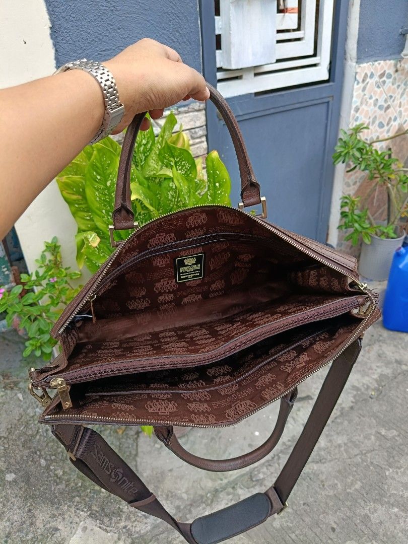 Authentic Samsonite Brown Slim Briefcase / Laptop Bag / Document Bag (Category: Briefcases) located in Taguig. Submitted by handpickedreplay (Listing ID 1469365267, Image 2). Description: Authentic Samsonite Brown Slim Briefcase / Laptop Bag / Document Bag ⛔ Excellent condition, guaranteed OG, personally bought in Incheon South Kor. Complete with strap. No issues, minimal sign of usage only. Clean and ready to use. Taguig City Location, No COD..