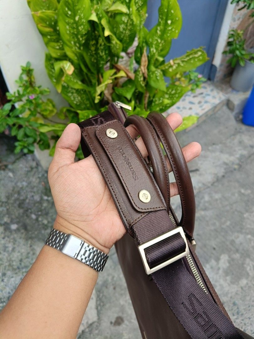Authentic Samsonite Brown Slim Briefcase / Laptop Bag / Document Bag (Category: Briefcases) located in Taguig. Submitted by handpickedreplay (Listing ID 1469365267, Image 3). Description: Authentic Samsonite Brown Slim Briefcase / Laptop Bag / Document Bag ⛔ Excellent condition, guaranteed OG, personally bought in Incheon South Kor. Complete with strap. No issues, minimal sign of usage only. Clean and ready to use. Taguig City Location, No COD..