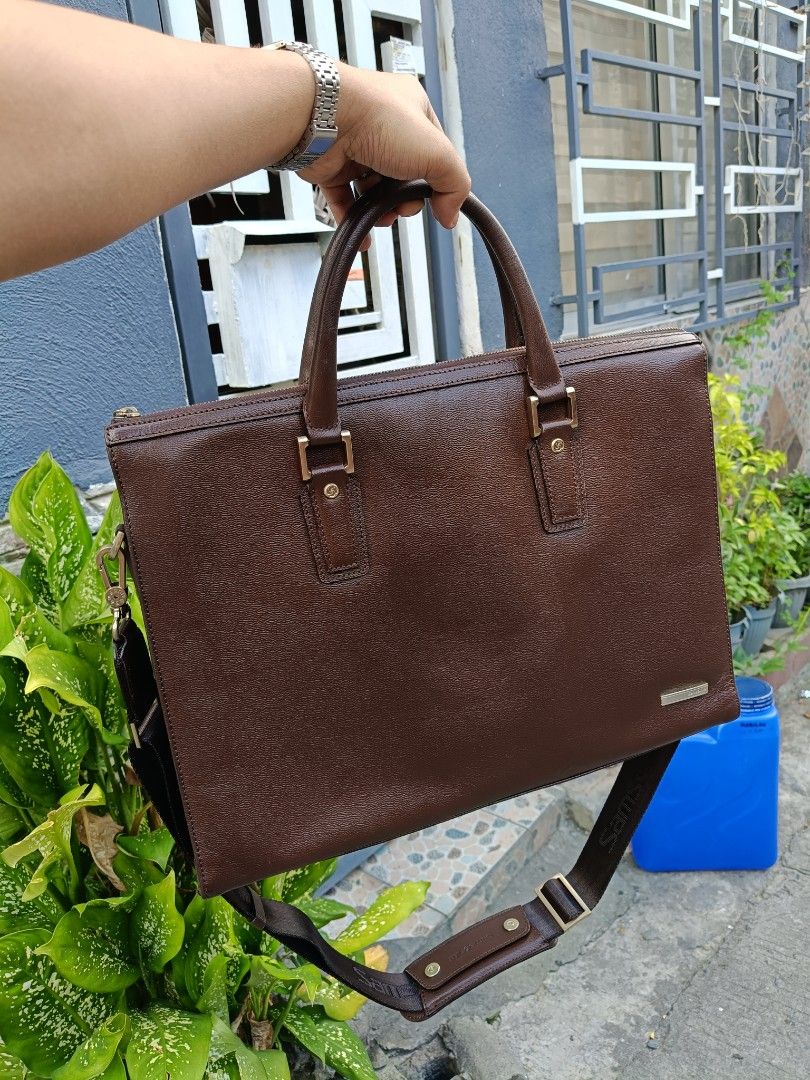 Authentic Samsonite Brown Slim Briefcase / Laptop Bag / Document Bag (Category: Briefcases) located in Taguig. Submitted by handpickedreplay (Listing ID 1469365267, Image 1). Description: Authentic Samsonite Brown Slim Briefcase / Laptop Bag / Document Bag ⛔ Excellent condition, guaranteed OG, personally bought in Incheon South Kor. Complete with strap. No issues, minimal sign of usage only. Clean and ready to use. Taguig City Location, No COD..