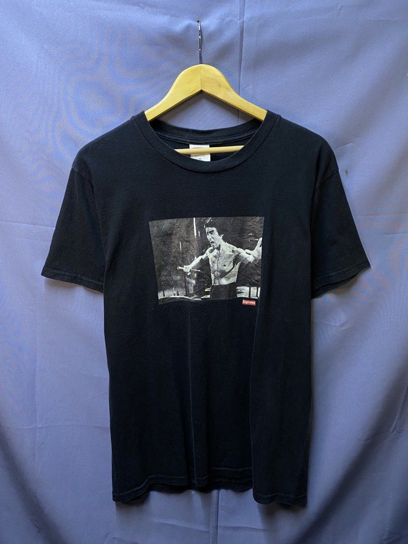 AUTHENTIC SUPREME x BRUCE LEE (Category: Tshirts & Polo Shirts ) located in Makati City. Submitted by drip.poww (Listing ID 1469335001, Image 1). Description: - Authentic Supreme - Color: Black - Size: Large - Dimes: 22x28 - Authentic - Excellent condition - Need wash, fresh from bale - Material: 100% Cotton Please don’t expect too much—these are thrifted (ukay) items. 😊 !!STILL NEGOTIABLE!!.