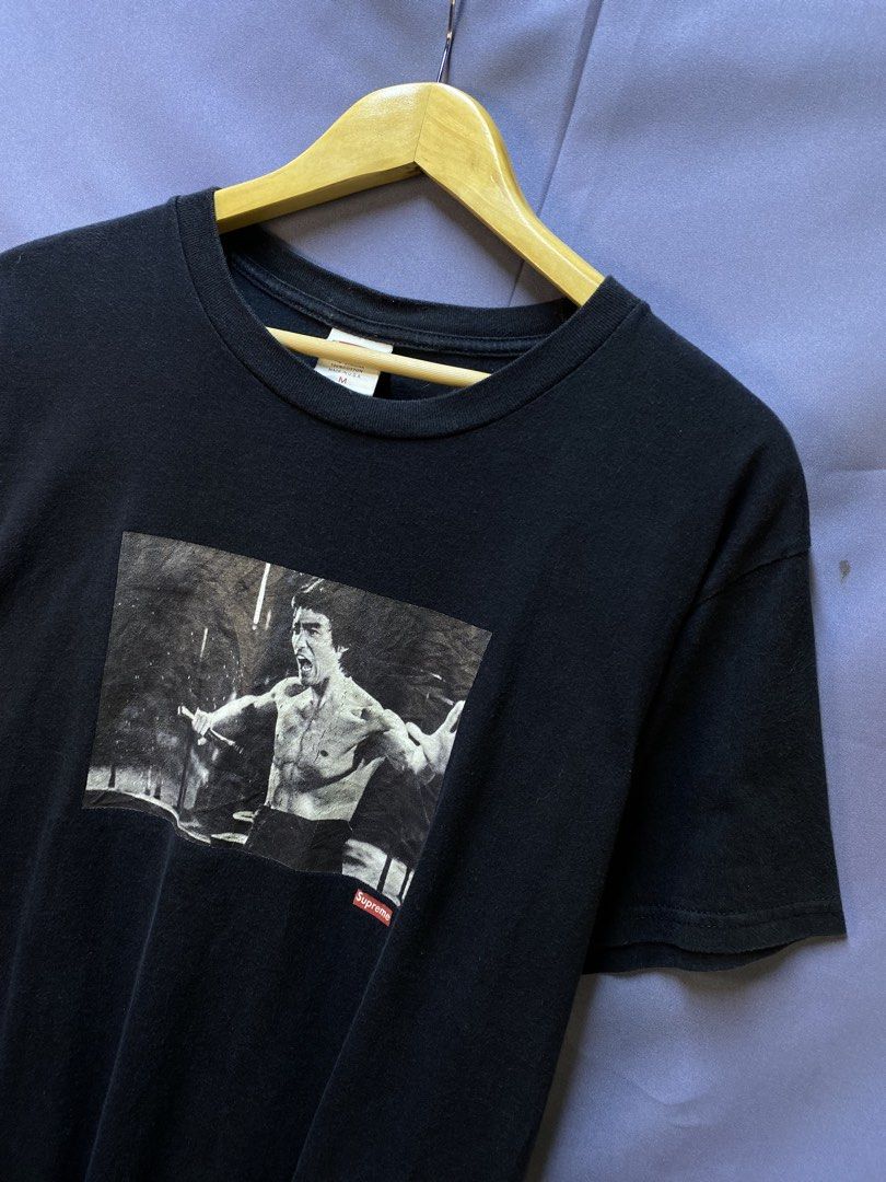 AUTHENTIC SUPREME x BRUCE LEE (Category: Tshirts & Polo Shirts ) located in Makati City. Submitted by drip.poww (Listing ID 1469335001, Image 2). Description: - Authentic Supreme - Color: Black - Size: Large - Dimes: 22x28 - Authentic - Excellent condition - Need wash, fresh from bale - Material: 100% Cotton Please don’t expect too much—these are thrifted (ukay) items. 😊 !!STILL NEGOTIABLE!!.