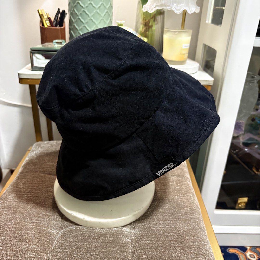 Authentic Valsar Black Backet Hat (Category: Hats & Beanies) located in Binangonan. Submitted by makoleksyon (Listing ID 1469268364, Image 3). Description: Excellent condition Like new No flaws Bought in Japan Free size Bought in Japan 💯% Authentic Money back guarantee .
