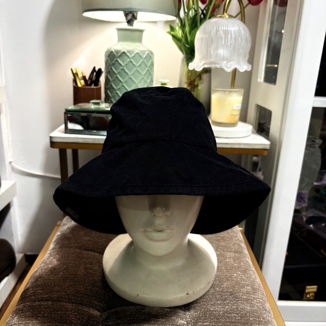Authentic Valsar Black Backet Hat (Category: Hats & Beanies) located in Binangonan. Submitted by makoleksyon (Listing ID 1469268364, Image 1). Description: Excellent condition Like new No flaws Bought in Japan Free size Bought in Japan 💯% Authentic Money back guarantee .