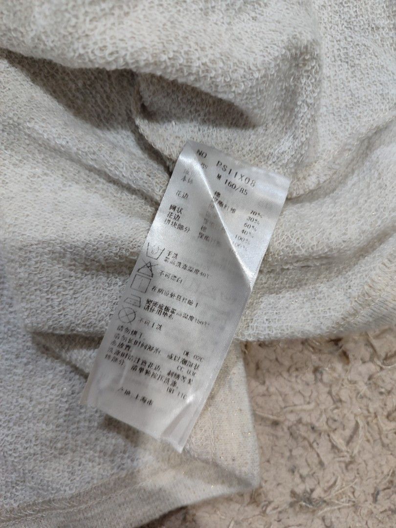 AXES FEMME (Category: Shirts) located in Pagadian. Submitted by miraculouspat (Listing ID 1469383493, Image 3). Description: L 21 W 17 10/10 COLOR NO ISSUE AUTHENTIC COLOR MAY VARY DUE TO LIGHT.