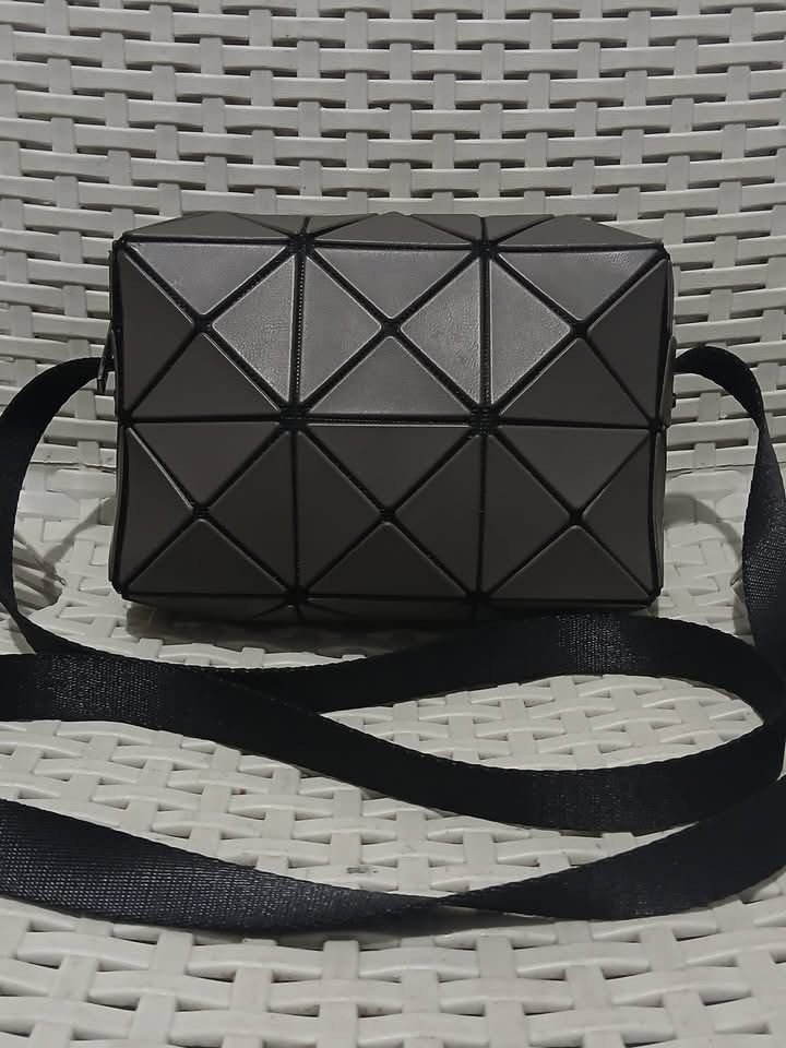 B AO B AO (Category: Cross-body Bags) located in Valenzuela. Submitted by meloluxcollections (Listing ID 1469270777, Image 1). Description: .