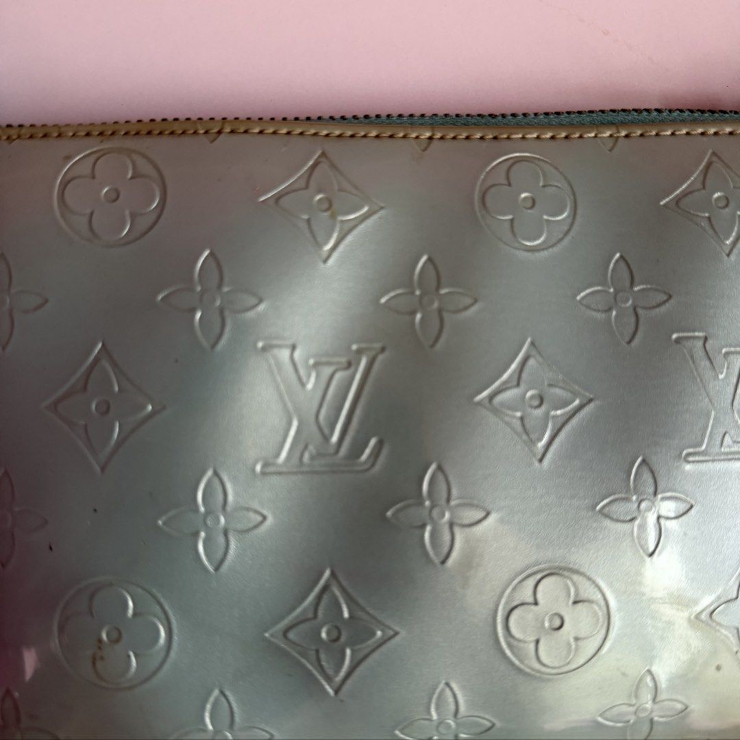 baby blue LV vernis pochette (Category: Shoulder Bags) located in Davao. Submitted by saintneedscash (Listing ID 1465223699, Image 2). Description: vintage Louis Vuitton Monogram Vernis Pochette baby blue -authentic -rare vintage needs repair, strap replacement & cleaning.