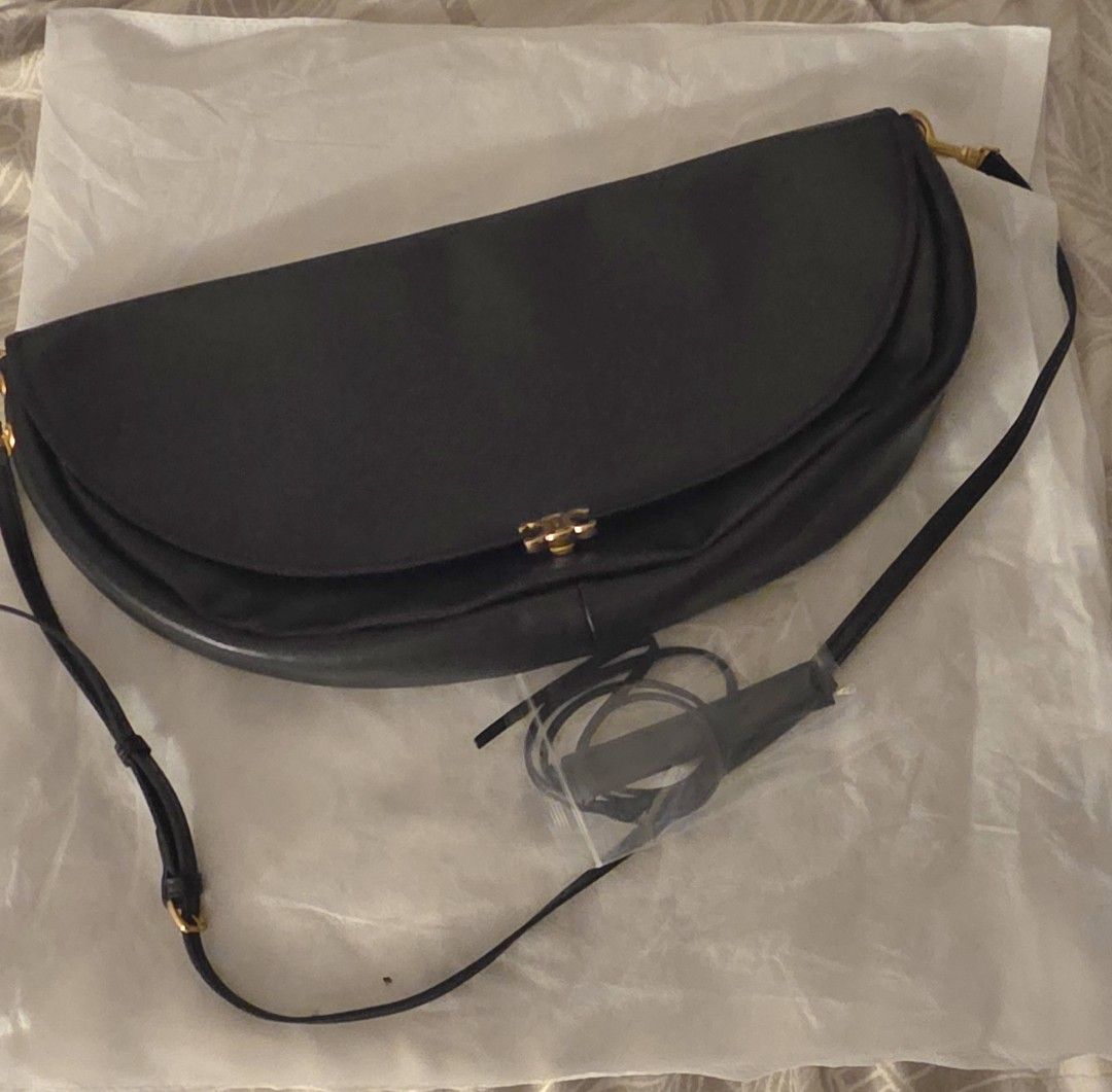 Bag For Sale (Category: Cross-body Bags) located in Pasig City. Submitted by icarlah (Listing ID 1469301046, Image 2). Description: - C3line half moon - premium black leather parang orig - Includes an adjustable strap - Versatile design that matches any outfit - Condition: Excellent / Mint - Mode of Payment: Gotyme/ GCash - Shipping via Grab LALAMOVE - feel free to check if meet up.