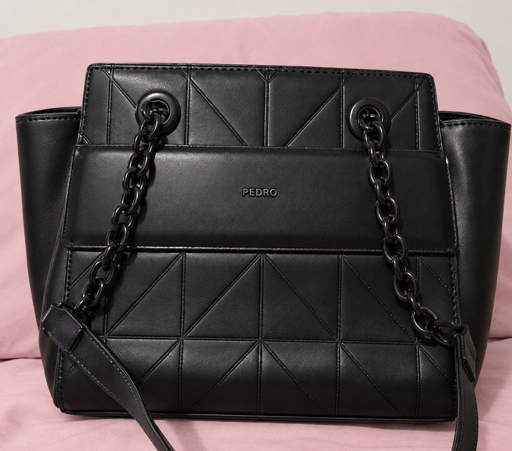 BAG ORI (Category: Backpacks) located in Bulacan. Submitted by chanikki19 (Listing ID 1469345729, Image 2). Description: VICTORIA SECRET BAGPACK FR US 700 ONLY PEDRO SLING BAG 600 LOC NUVISTA SJDM MEET UP/PICK UP/ DELIVER.