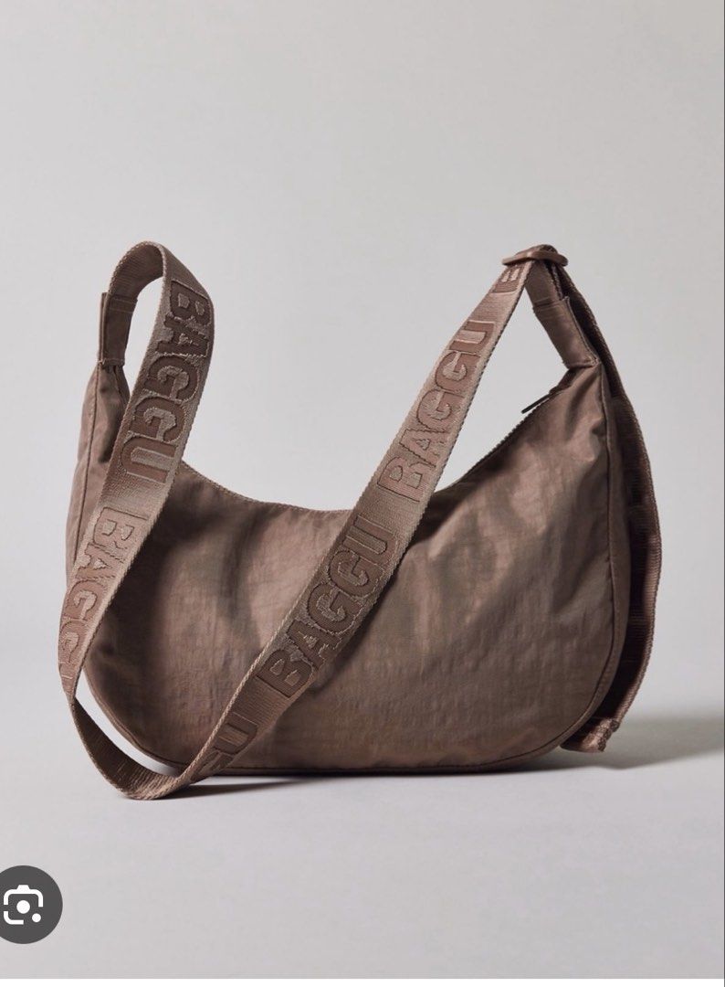 BAGGU Medium Crescent Bag (Category: Cross-body Bags) located in Digos. Submitted by millie.12 (Listing ID 1469229318, Image 1). Description: BAGGU bag Medium Crescent Bag Toasted Almond Color Brand new .