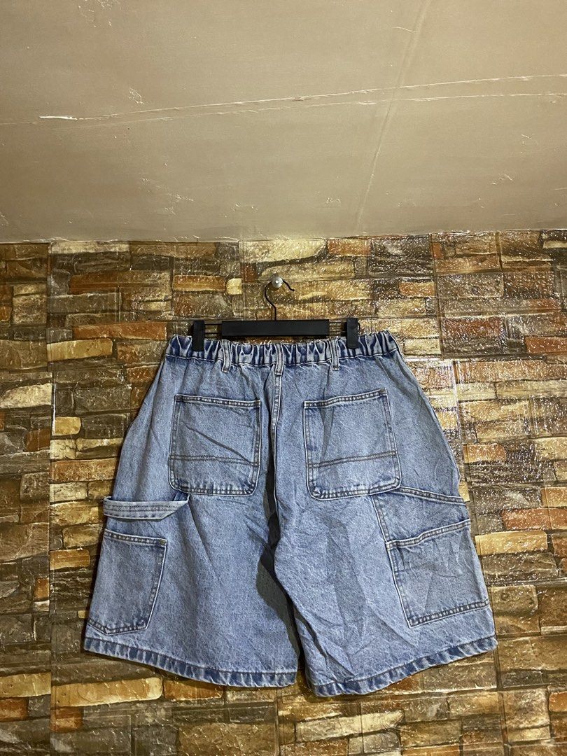 BAGGY CARPENTER DENIM JORTS (Category: Shorts) located in Cebu City. Submitted by arsenyong (Listing ID 1469313197, Image 1). Description: Waist:32-34 Length :20 Hem:13 Excellent .