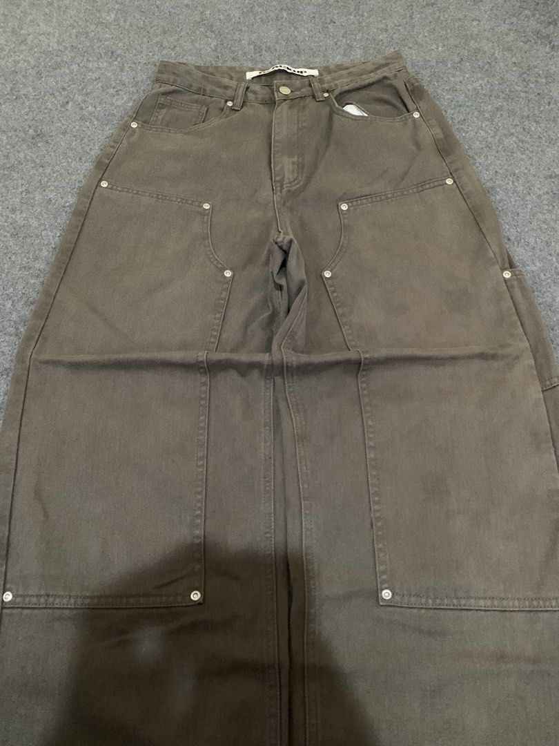 Baggy pants double knee (Category: Jeans) located in Lapu Lapu. Submitted by kimthrift1976 (Listing ID 1469246963, Image 2). Description: Size 29 Length 39 Thigh 13.5 Leg open 10 Very good condition No issue.