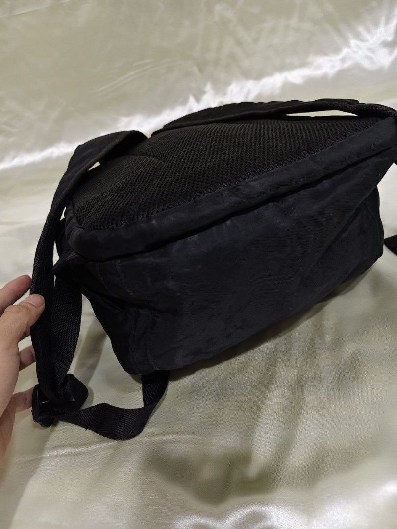 BAGPACK/ HANDBAG 12/15" (Category: Backpacks) located in Gamu. Submitted by 2022bagsbunny (Listing ID 1469209305, Image 3). Description: .
