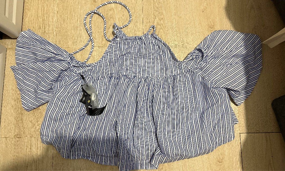 Bakuna Halter Top (Category: Blouses) located in Quezon City. Submitted by dinesaur (Listing ID 1469268748, Image 1). Description: .
