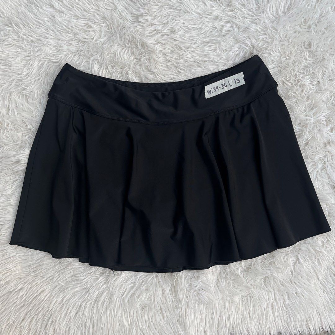 Baleaf Black Pleated Skirt Size XL (Category: Skirts) located in Cuyapo. Submitted by Ashtyn.Pre.Loved (Listing ID 1469393577, Image 1). Description: - Brand: Baleaf - Style: Pleated skirt - Color: Solid black - Size: XL - Material: 80% nylon, 20% elastane (comfortable stretch) - Features: Clean waistband, designed and tested in Italy - Condition/Use: Great for workouts or casual wear.