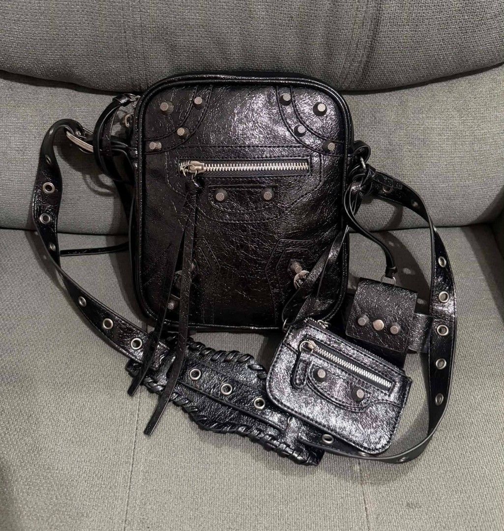 Balen LeCagole (Category: Cross-body Bags) located in Quezon City. Submitted by luxxechic (Listing ID 1469164946, Image 1). Description: coded with hang tag pure leather good as new no issue actual photo posted japan preloved mop: gcash.