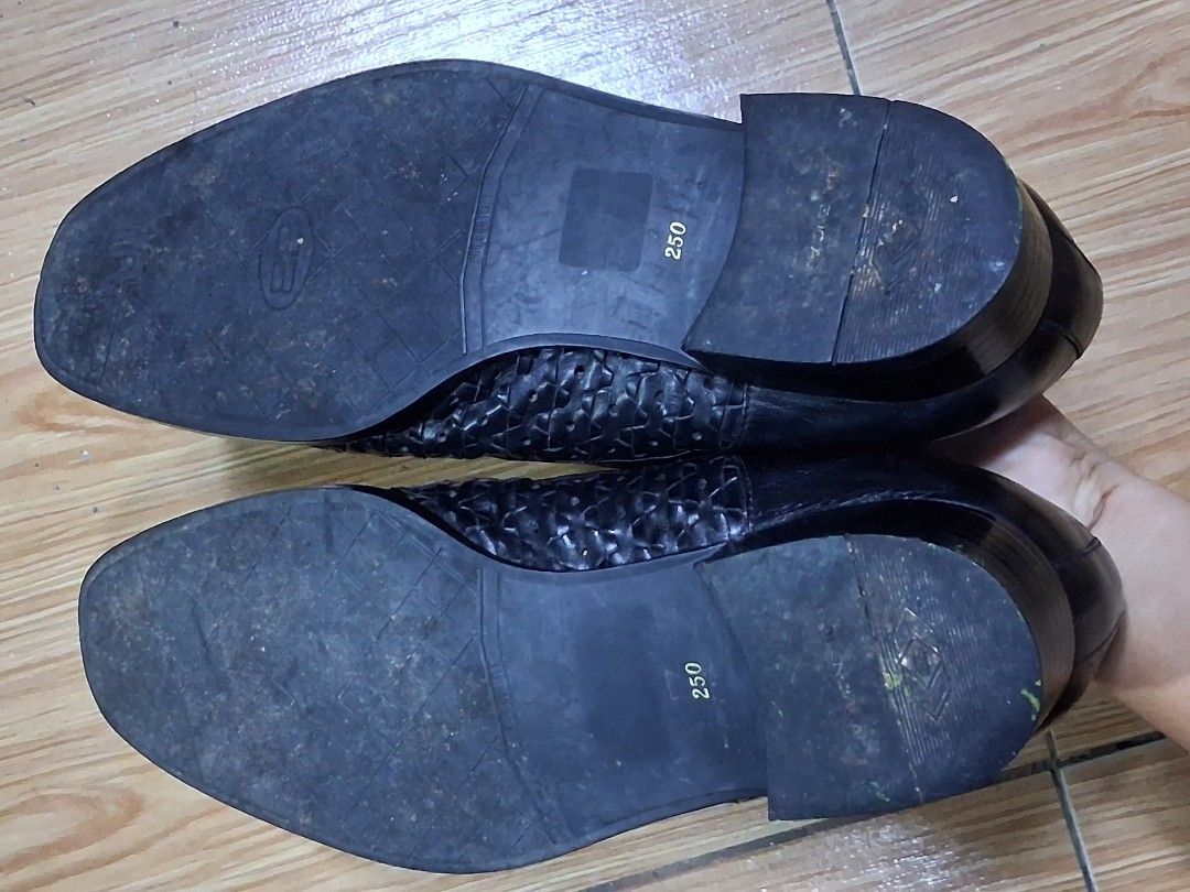 Balenciaga (Category: Casual Shoes) located in Koronadal. Submitted by glai1992 (Listing ID 1469318505, Image 3). Description: balenciaga.