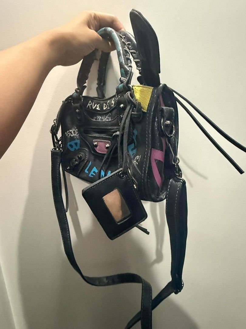 Balenciaga Graffitti City Bag (Category: Luxury Bags & Wallets) located in Manila. Submitted by nostalgia_ (Listing ID 1469185901, Image 3). Description: .