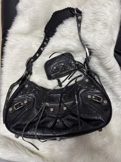 (Category: ) located in . Submitted by urban_thrift_09 (Listing ID 1469222126, Image 1). Description: .