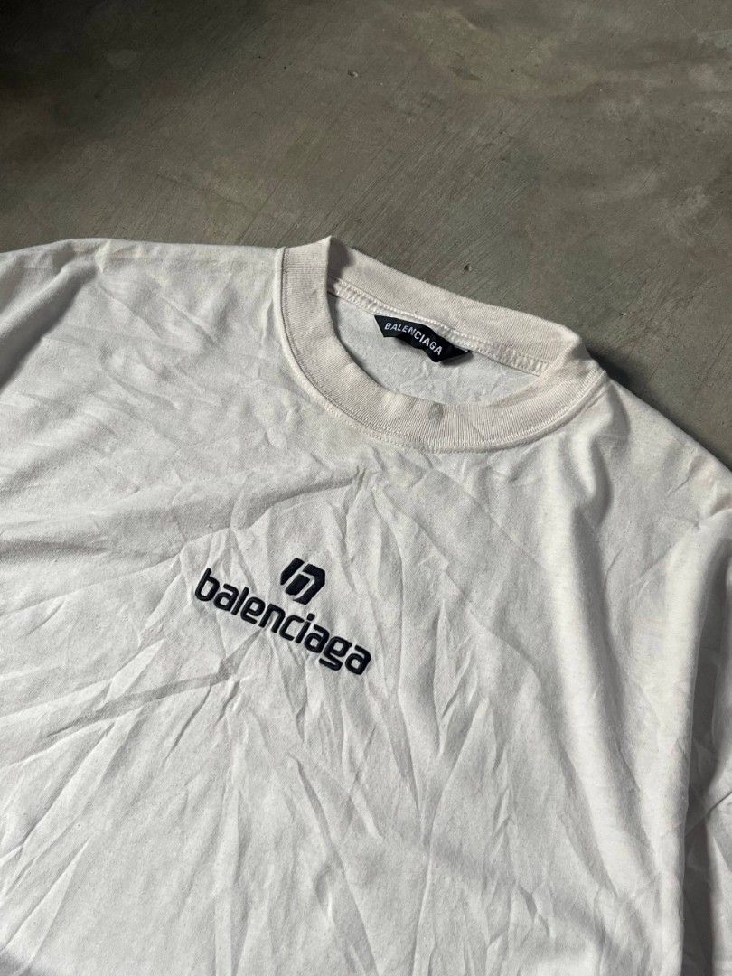 Balenciaga Sponso T-shirt (Category: Tshirts & Polo Shirts ) located in Polangui. Submitted by jamessaintlaurent (Listing ID 1469192187, Image 2). Description: This is a Balenciaga Sponsor Logo T-Shirt in an ivory or off-white colorway from the brand's Spring/Summer 2021 collection. W-23 L-29 SOME LINTS.