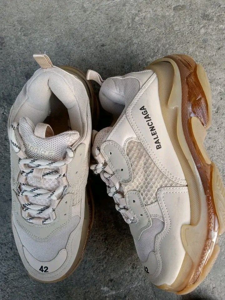 Balenciaga Triple s Chunky sneakers (Category: Sneakers) located in Koronadal. Submitted by joeannmahi28609 (Listing ID 1469168019, Image 3). Description: Balenciaga triple s chunky sneakers made in China size eur 42 for men only coded in goods condition ukay source sino bet nito gnda nito parang chocolate brown kulay nya mine nyo na.
