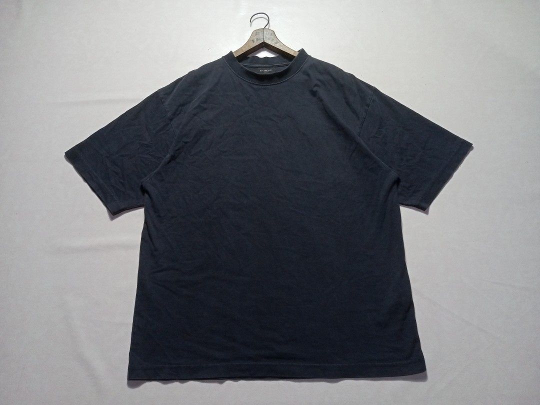Balenciaga With Back Big Logo Spell Out Tee (Category: Luxury Apparel) located in Urdaneta. Submitted by josephragontonjr95 (Listing ID 1469192107, Image 1). Description: - BALENCIAGA WITH BACK BIG LOGO SPELL OUT TEE - SIZE: MEDIUM - DIMENSIONS ⬇️⬇️⬇️ - WIDTH: 23.5 - LENGTH: 29.5 - COLOR RATE: 9/10 - ISSUES/FLAWS: NONE - CONDITION: VERY GOOD - 2,000 + SHIPPING FEE .