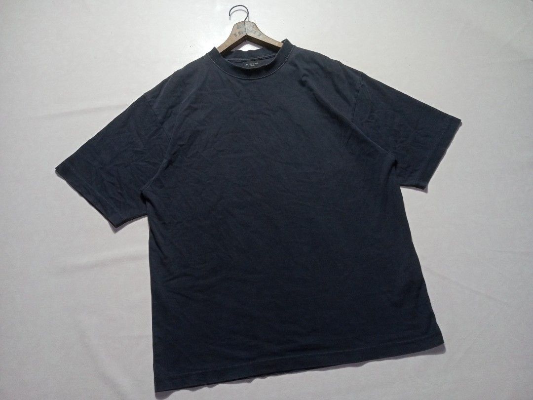 Balenciaga With Back Big Logo Spell Out Tee (Category: Luxury Apparel) located in Urdaneta. Submitted by josephragontonjr95 (Listing ID 1469192107, Image 3). Description: - BALENCIAGA WITH BACK BIG LOGO SPELL OUT TEE - SIZE: MEDIUM - DIMENSIONS ⬇️⬇️⬇️ - WIDTH: 23.5 - LENGTH: 29.5 - COLOR RATE: 9/10 - ISSUES/FLAWS: NONE - CONDITION: VERY GOOD - 2,000 + SHIPPING FEE .