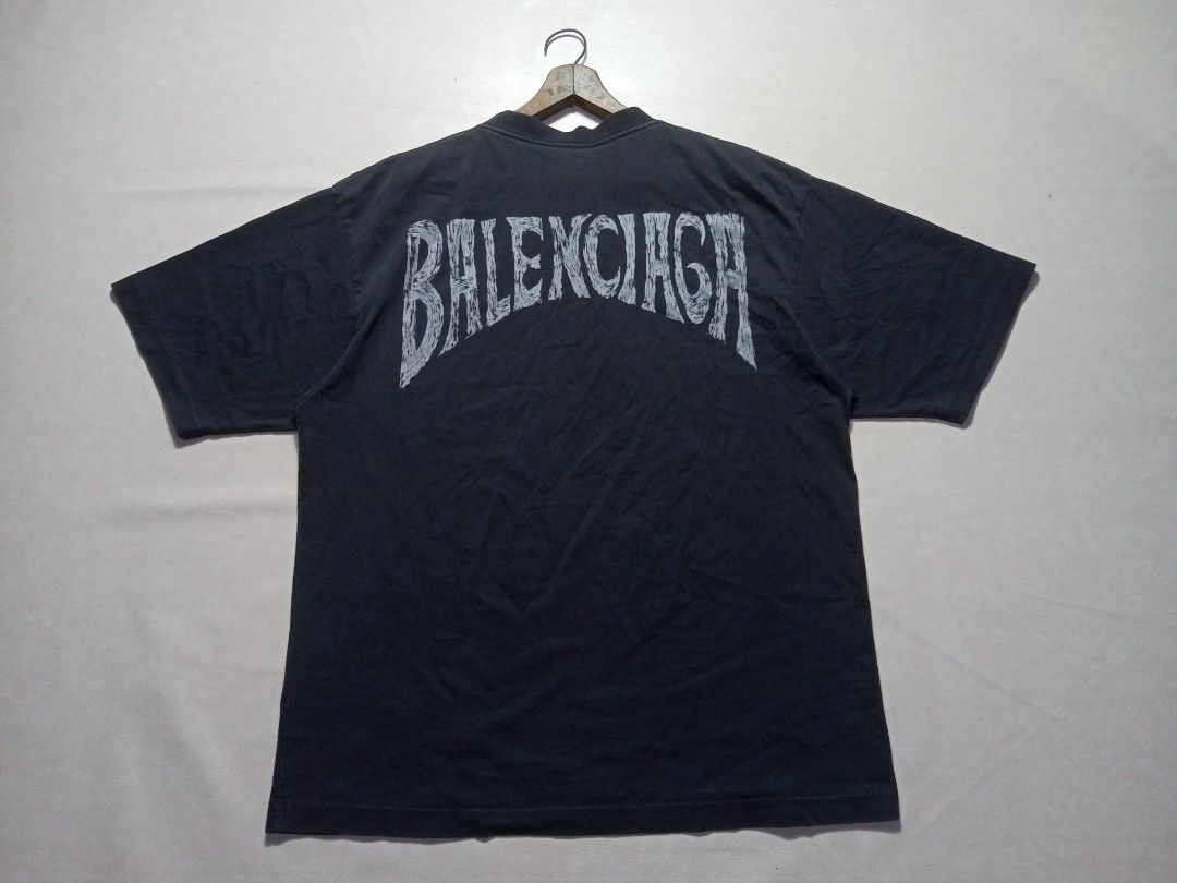 Balenciaga With Back Big Logo Spell Out Tee (Category: Luxury Apparel) located in Urdaneta. Submitted by josephragontonjr95 (Listing ID 1469192107, Image 2). Description: - BALENCIAGA WITH BACK BIG LOGO SPELL OUT TEE - SIZE: MEDIUM - DIMENSIONS ⬇️⬇️⬇️ - WIDTH: 23.5 - LENGTH: 29.5 - COLOR RATE: 9/10 - ISSUES/FLAWS: NONE - CONDITION: VERY GOOD - 2,000 + SHIPPING FEE .