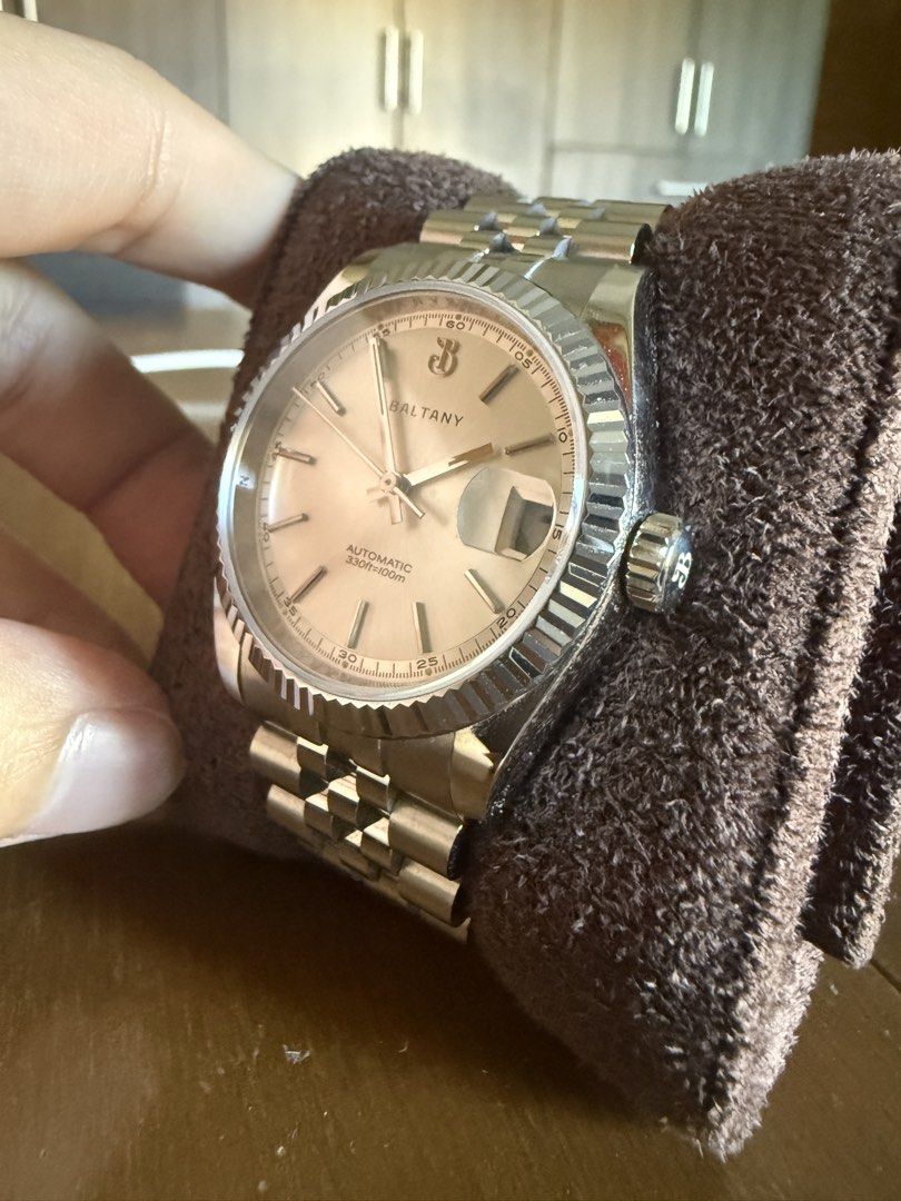 Baltany S4084 Automatic Watch (Category: Luxury Watches) located in Muntinlupa City. Submitted by franconjavier (Listing ID 1469161872, Image 2). Description: Baltany S4084 - 36mm Retro Dress Automatic Watch; Brand new condition Reason for selling: Need funds. Item not being used. Features: - 36mm stainless steel case - slim and refined for a true vintage feel - Silver gradient dial with applied hour markers and lume - Automatic Seiko NH35 moveme