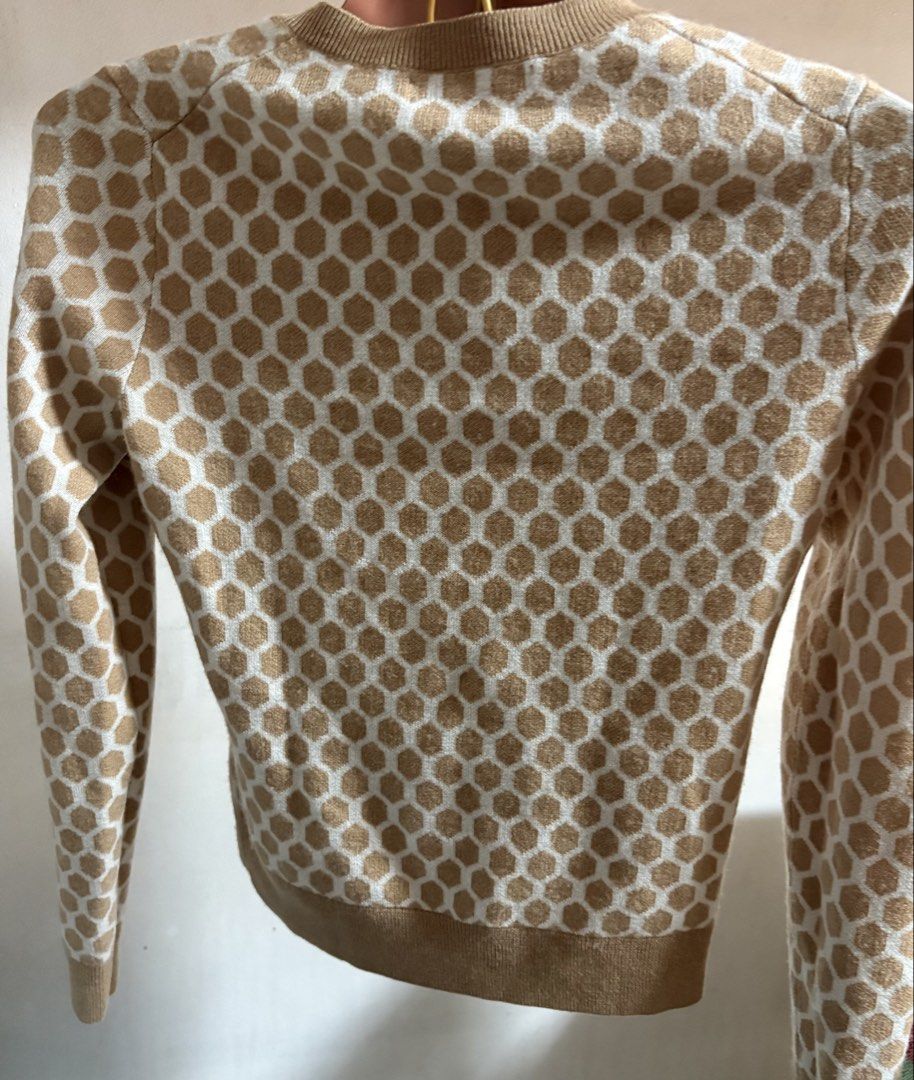 Banana Republic Cardigan (Category: Coats, Jackets and Outerwear) located in Marikina City. Submitted by thrifty_trinkets_by_anais (Listing ID 1469279184, Image 3). Description: 🌸 Selling own preloved/brand new items for less - EVERYTHING is negotiable as long as REASONABLE in price 🤗 🙏🏻 Please also check my account for more marked down items 🫶 📍Marikina near S&R/Uniqlo 💳 Maribank/Maya 🏍️ Grab/Lalamove/J&T (by schedule) 📦 Items will be w