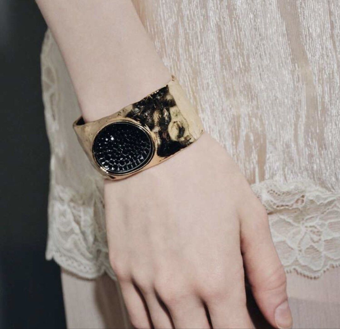 Bangle with stones (Category: Announcements) located in Las Pinas. Submitted by silvader (Listing ID 1469289670, Image 2). Description: Brand new .