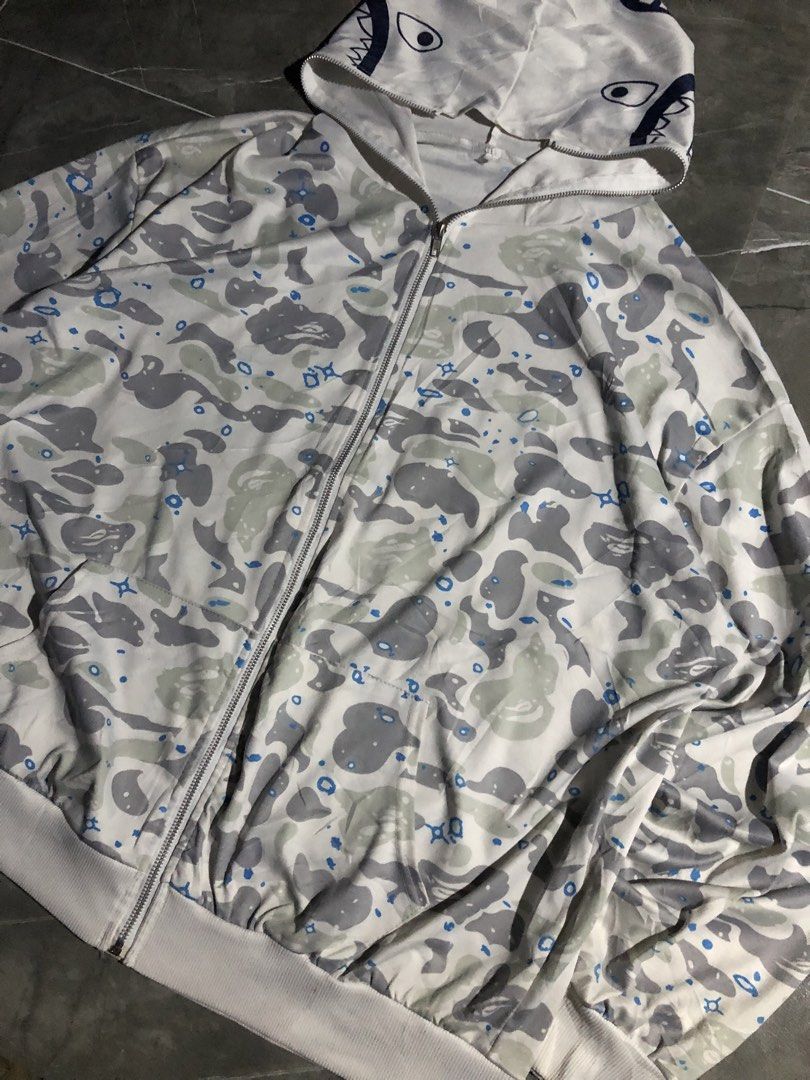 Bape shark full zip wind breaker type (Category: Coats, Jackets and Outerwear) located in Manila. Submitted by buksthrifthing (Listing ID 1469213778, Image 2). Description: 28 by 28 Can fit to large , xL and 2xL No issues No tag (probably off) Goods for psg.