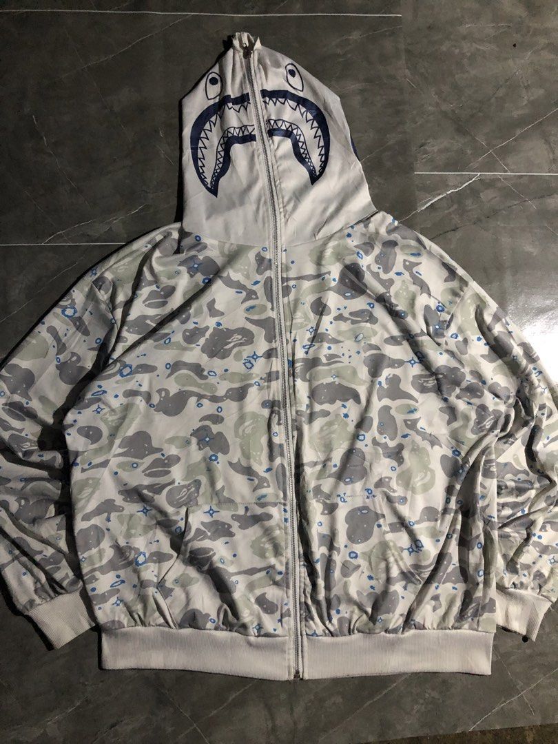 Bape shark full zip wind breaker type (Category: Coats, Jackets and Outerwear) located in Manila. Submitted by buksthrifthing (Listing ID 1469213778, Image 1). Description: 28 by 28 Can fit to large , xL and 2xL No issues No tag (probably off) Goods for psg.