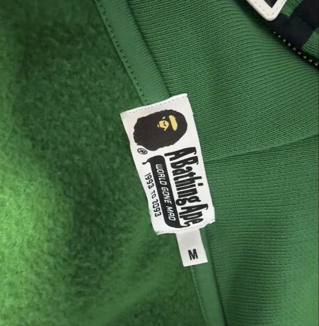 bapeFW23 （分類：外套及戶外衣服）位於 Hong Kong。 由 goldenforest_d9f8da 提交（商品編號 1469268607，圖片 5）。簡介： 有一点点划痕，几乎全新，有购买发票。