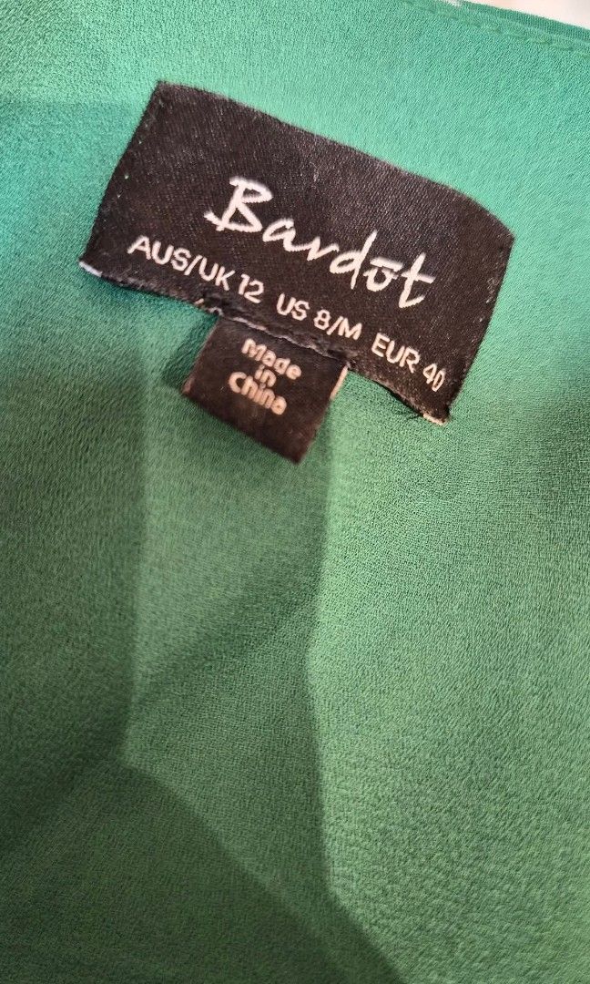 Bardot Dress (Category: Dresses) located in San Andres. Submitted by helpmedeclutter08 (Listing ID 1469351416, Image 2). Description: Large. Super nice in actual..