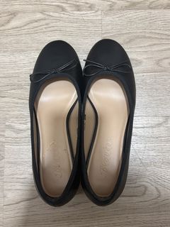(Category: ) located in . Submitted by huisclothing (Listing ID 1469258003, Image 1). Description: .