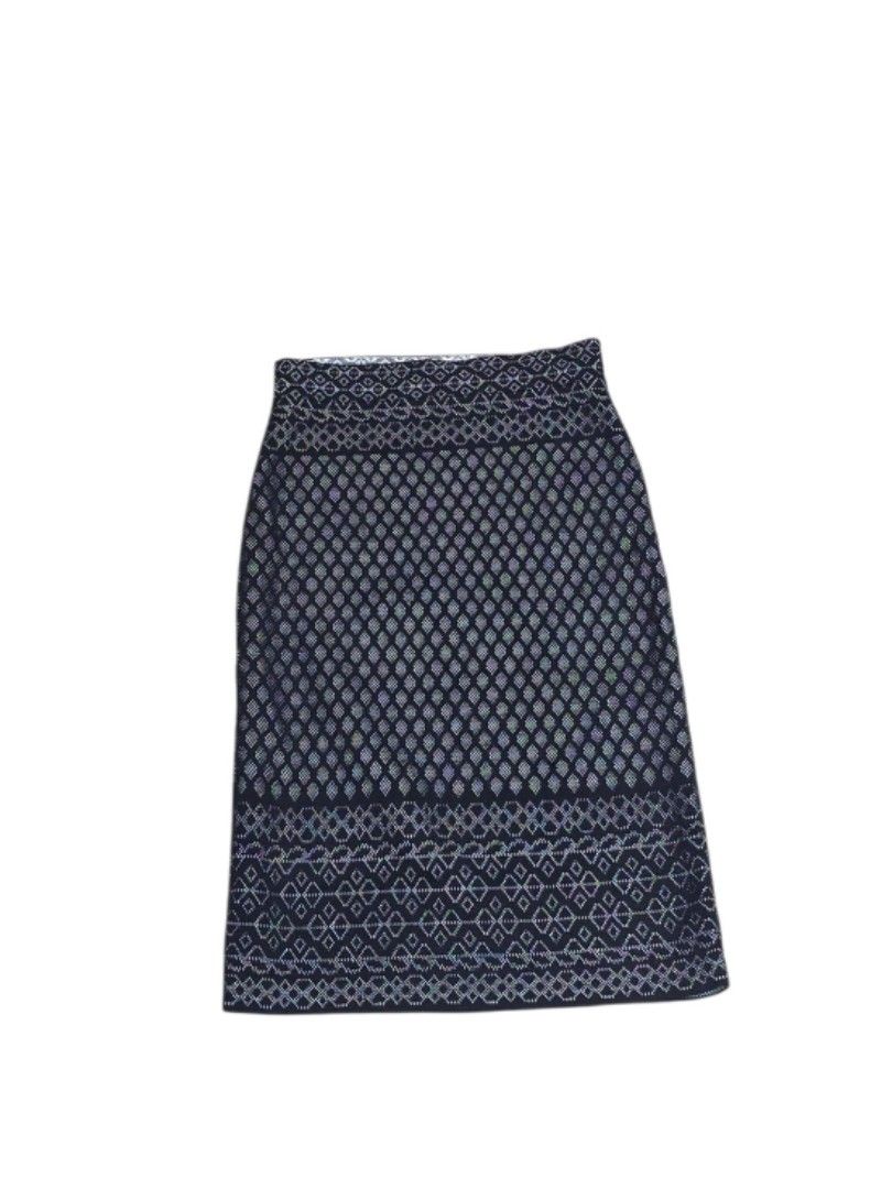 BCBG jacquard skirt (Category: Skirts) located in Batangas. Submitted by thevanitychamber (Listing ID 1469191503, Image 3). Description: .
