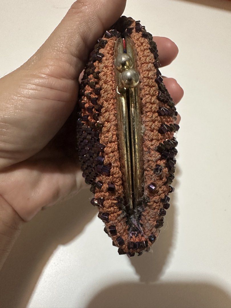 Beaded Kisslock wallet (Category: Purses & Pouches) located in Davao. Submitted by favoritepreloved (Listing ID 1469303262, Image 3). Description: .