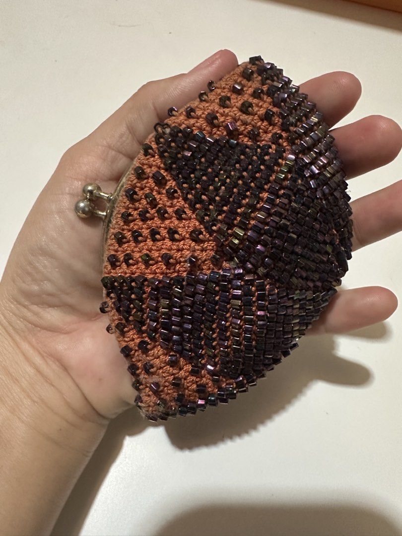 Beaded Kisslock wallet (Category: Purses & Pouches) located in Davao. Submitted by favoritepreloved (Listing ID 1469303262, Image 2). Description: .