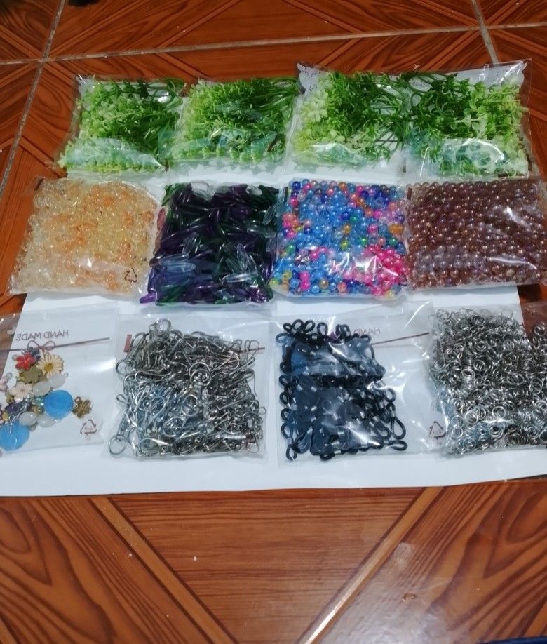beads assorted take all (Category: Luxury Accessories) located in Quezon City. Submitted by freeriver_260a17 (Listing ID 1469231466, Image 3). Description: good for bracelets necklace,flower decor and more creative slots.