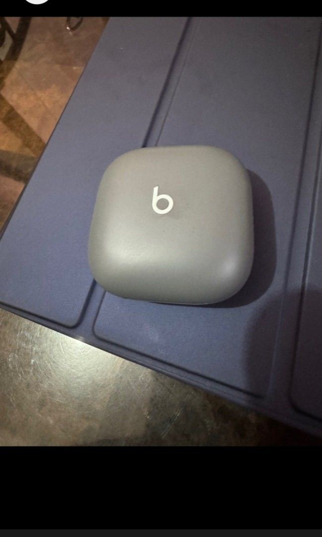 Beats Fit Pro Charging Case (Category: Other Mobile & Gadget Accessories) located in Caloocan City. Submitted by jazz_0612 (Listing ID 1469286884, Image 2). Description: For sale Beats Fit Pro Charging Case Only Can do Meet ups or lalamove around QC or Pasig rfs: di na nagagamit.