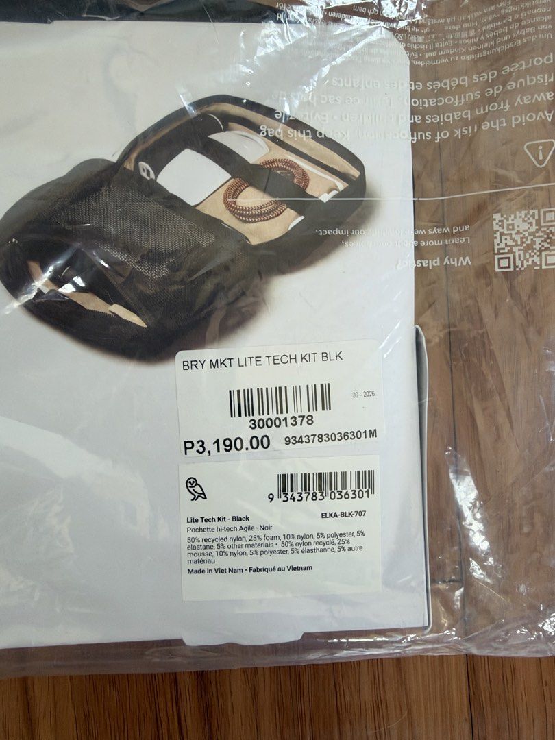 Bellroy Lite Tech Kit (Category: Other Mobile & Gadget Accessories) located in Cabuyao City. Submitted by randomsell28 (Listing ID 1469213919, Image 3). Description: Bellroy Lite Tech Kit in Black Srp ₱3190 ❌ ₱1800 ✅.