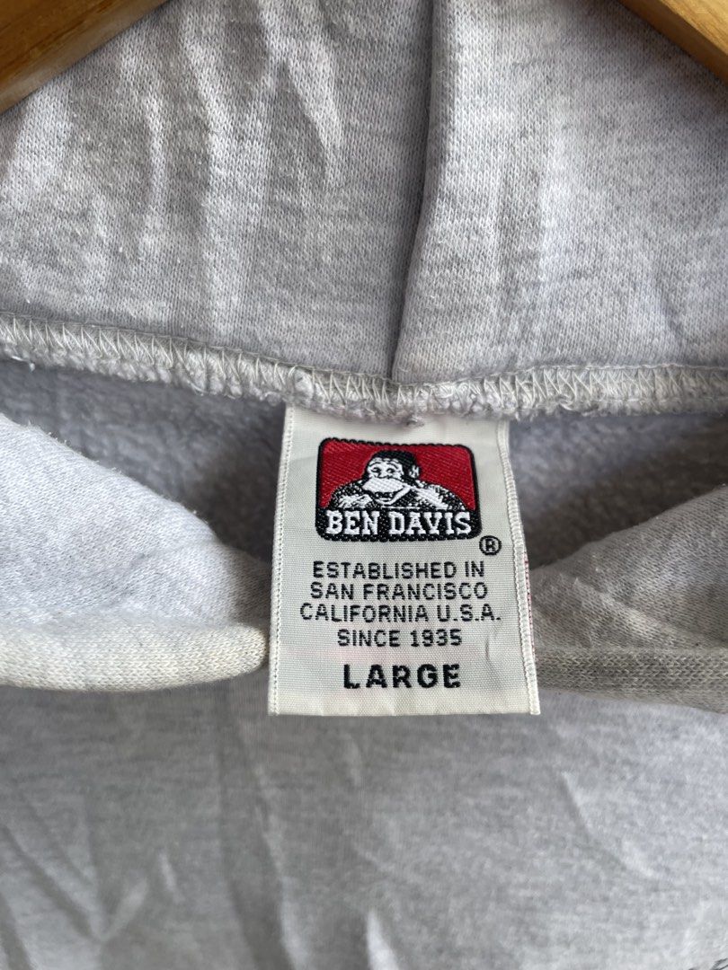 Ben Davis Hoodie (Category: Coats, Jackets and Outerwear) located in Polomolok. Submitted by michaelorodio9504 (Listing ID 1469180435, Image 2). Description: Width 25 Length 29 Size Large Need wash Excellent 9.5/10 Color rate.