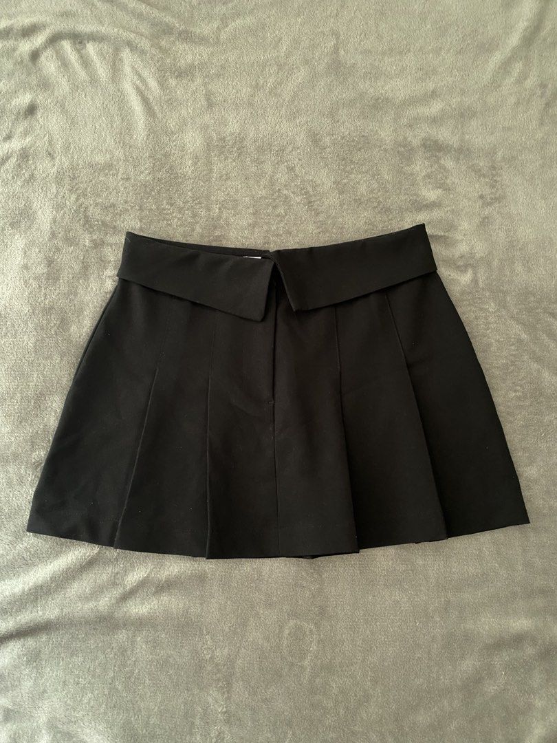 Bershka Black Foldover Skort Size S (Category: Skirts) located in Manila. Submitted by love_mami (Listing ID 1469170068, Image 1). Description: - Brand: Bershka - Style: Pleated skort with folded waistband and built-in shorts underneath - Color: Black - Size: EUR S, USA S, MEX 26 - Condition: Excellent, clean, no flaws noticed - Versatility: Easy to pair with basic tees, tanks, or crop tops.