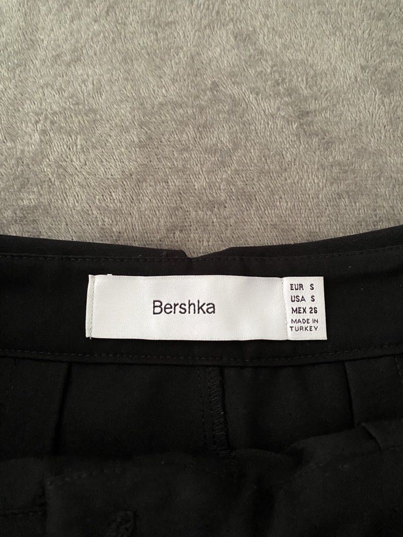 Bershka Black Foldover Skort Size S (Category: Skirts) located in Manila. Submitted by love_mami (Listing ID 1469170068, Image 2). Description: - Brand: Bershka - Style: Pleated skort with folded waistband and built-in shorts underneath - Color: Black - Size: EUR S, USA S, MEX 26 - Condition: Excellent, clean, no flaws noticed - Versatility: Easy to pair with basic tees, tanks, or crop tops.