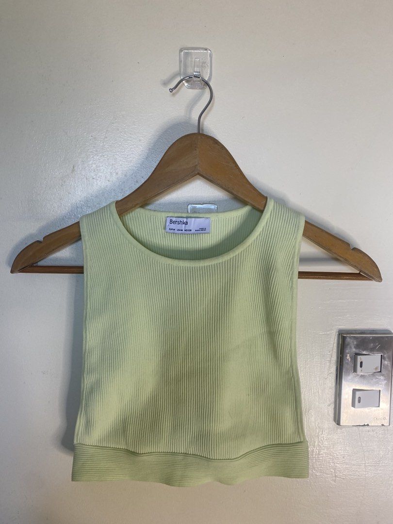 Bershka medium salef2 (Category: Sleeveless) located in Baguio. Submitted by buyforless_2600 (Listing ID 1469178591, Image 1). Description: .