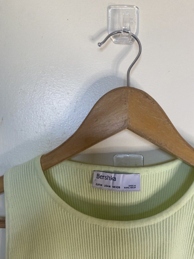 Bershka medium salef2 (Category: Sleeveless) located in Baguio. Submitted by buyforless_2600 (Listing ID 1469178591, Image 2). Description: .