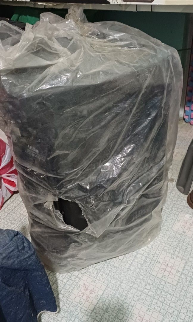 Beta 3 active speaker 15" (like new, 2 pcs) (Category: Soundbars, Speakers & Amplifiers) located in Caloocan City. Submitted by pop_looga (Listing ID 1469209673, Image 2). Description: For sale BETA 3 active speaker 15 inches Bought brand new tapos 2 beses lang nagamit Mabigat para sa babae magsetup Free: 2x stands Pickup only.