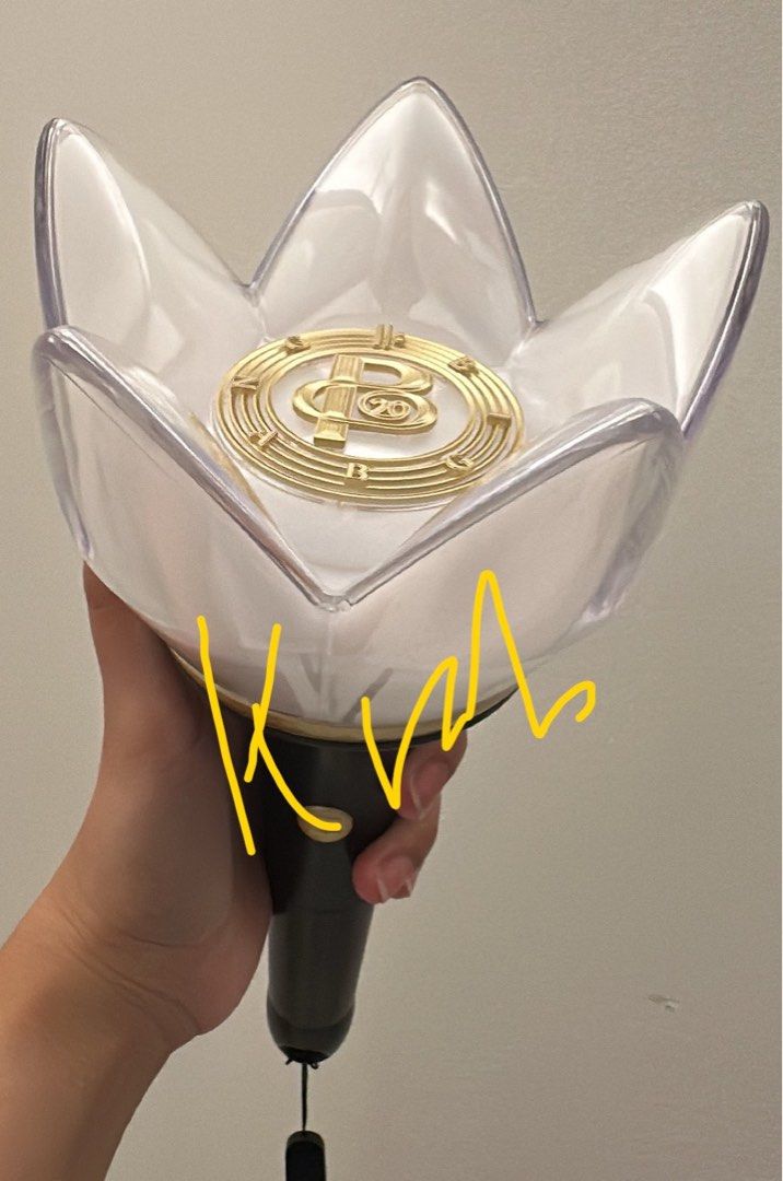 BIGBANG Official Light Stick and Keyring (Category: K-Wave Merchandise) located in Taytay. Submitted by krabthebuyer (Listing ID 1469245233, Image 2). Description: WTS / LFB Bigbang 20th Anniversary Light stick & Light stick keyring ✨✨ I have 2 extras for both 😊 - PHP 4,800 (light stick) - PHP 2,550 (Keyring) (taas kasi ng forex🥲) - Sealed - On hand (bought it from SG pop-up) - Can do meet up in Makati CBD (TWTh) & Megamall (Weekends) - Shippin